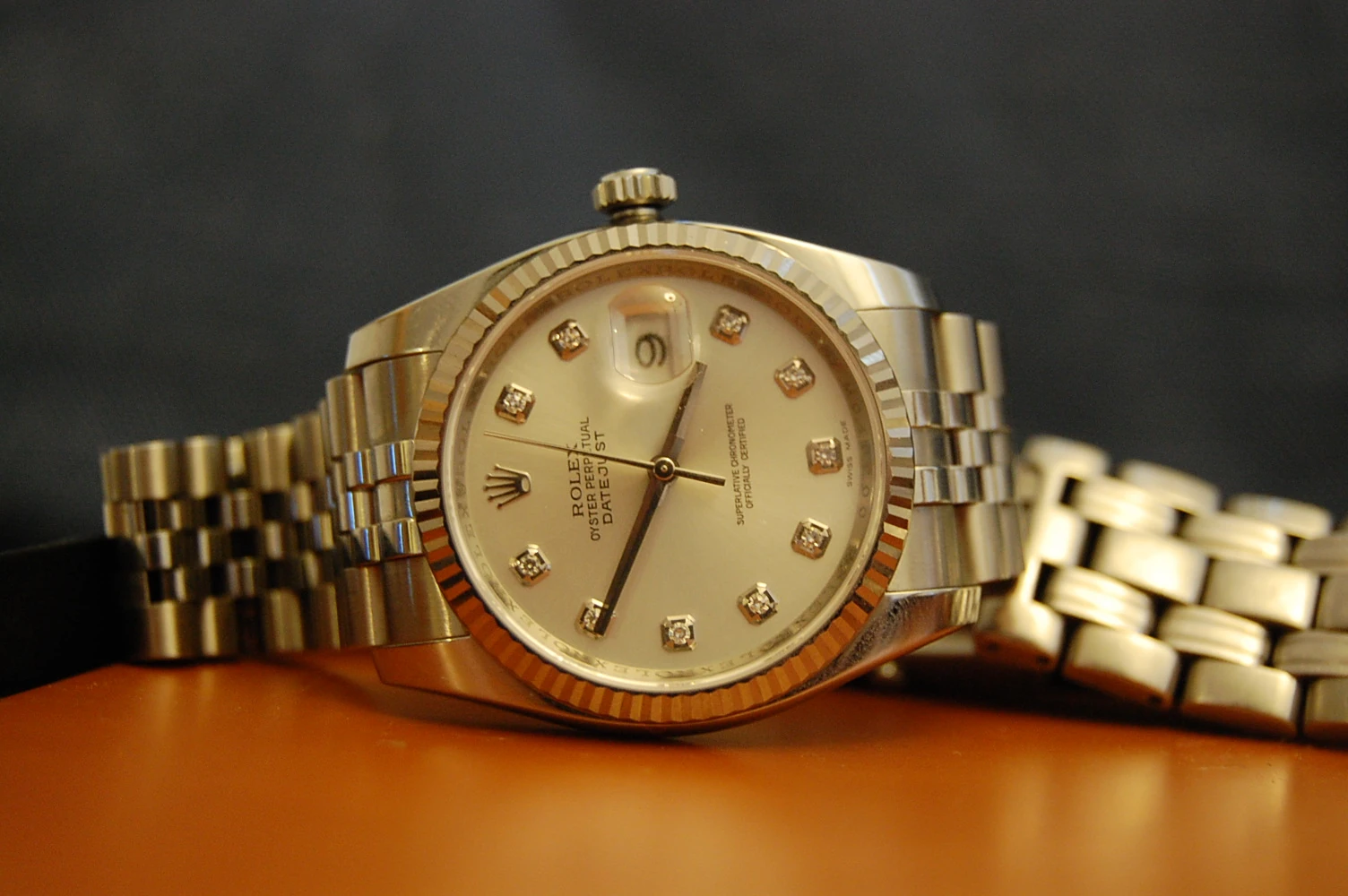 Fotografie einer Rolex Datejust mit champagnerfarbenem Zifferblatt